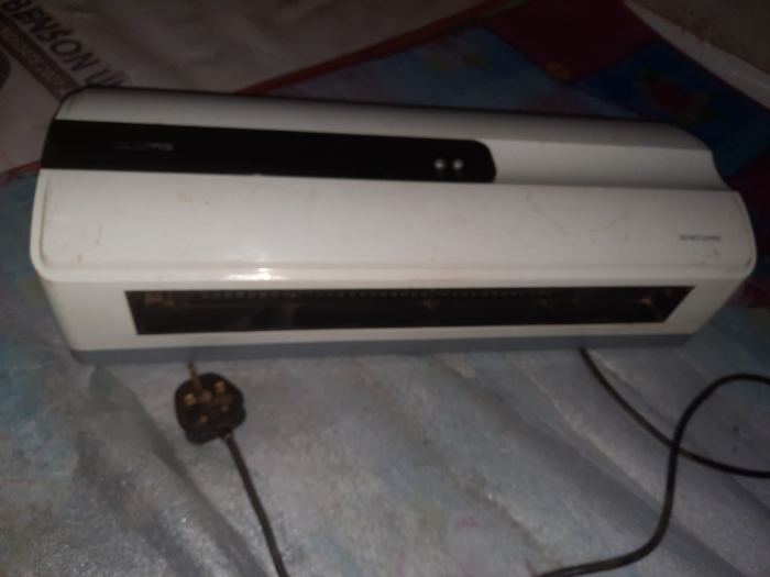 Geepas wall mounted fan heater