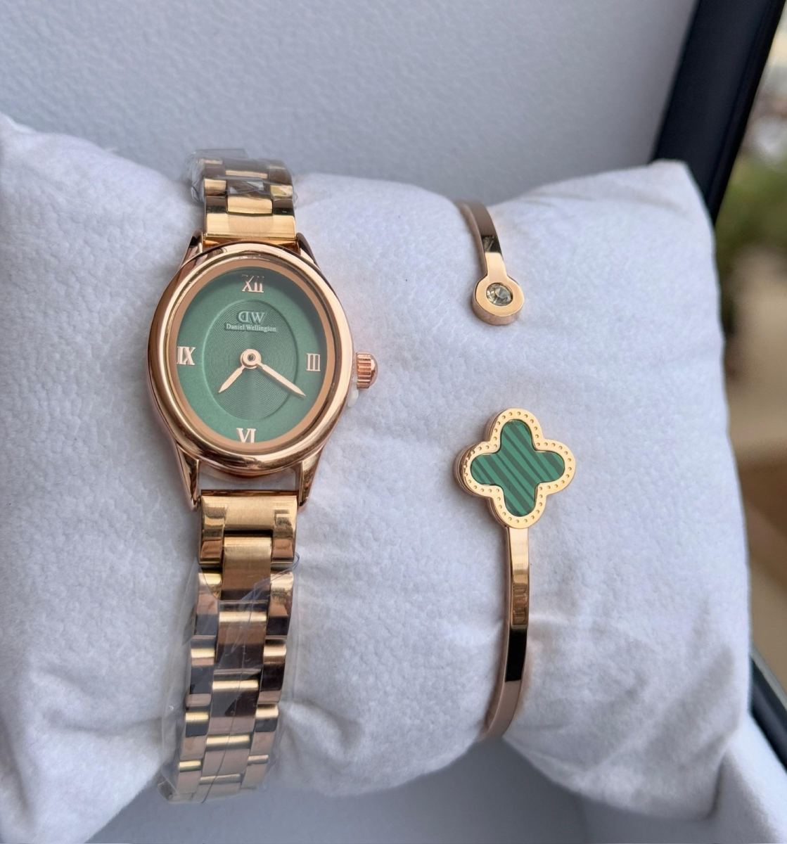 Girl wrist watches
